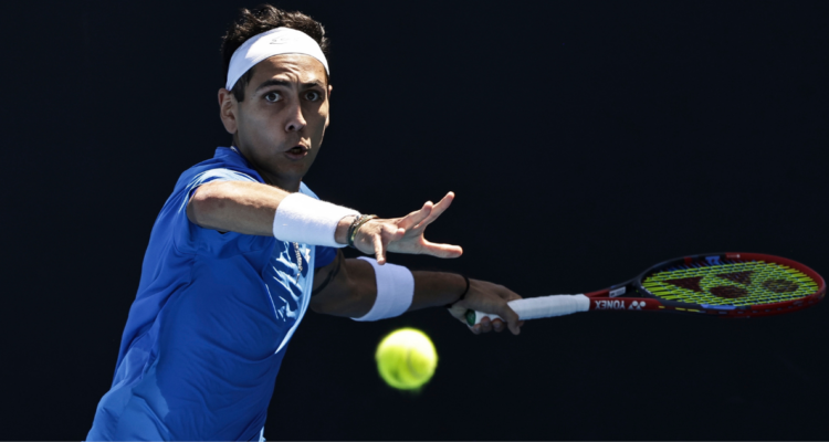 Alejandro Tabilo sufre molestias físicas y no estará para los vitales duelos de Chile ante Bélgica en Copa Davis.