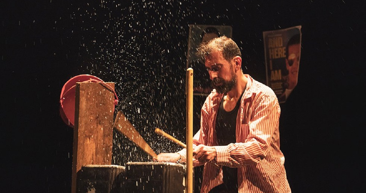 And here Iam, foto de Pierre Planchenault, Teatro a Mil