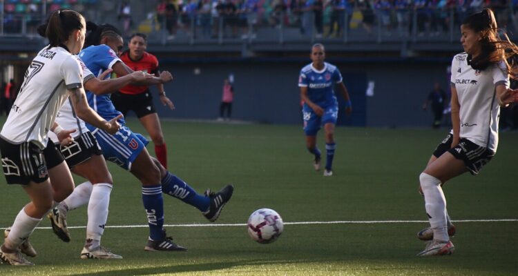 Anjuff amenaza con paralizar el fútbol femenino chileno.