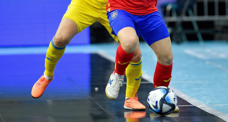 Futbolistas españolas acusan a árbitro por “inapropiado e invasivo”: las contactaba tras los partidos