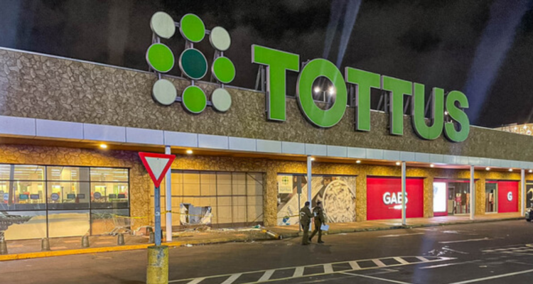 Dos niños sufren descarga en supermercado de La Serena: caja eléctrica estaba descubierta en pasillo