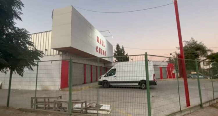 Asaltan mall chino en Puente Alto: sujetos maniataron a víctimas y robaron $12 millones en especies