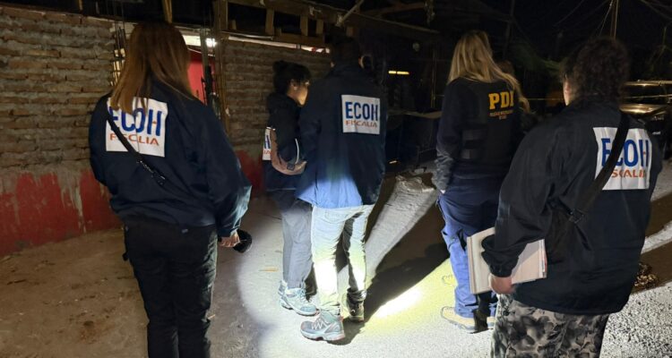 Hombre es asesinado de un disparo en la cabeza en El Monte