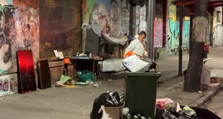 Persona en situación de calle es asesinada de siete disparos en Santiago