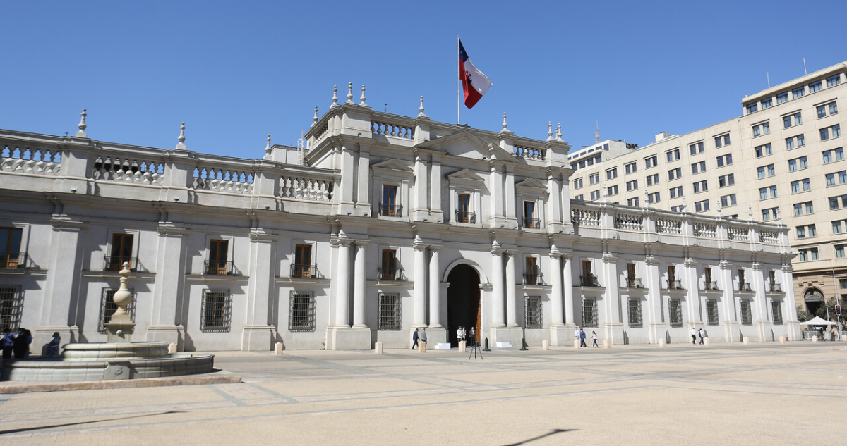 “Batalla” contra el ausentismo: Gobierno confirma plan para evitar que funcionarios falten al trabajo