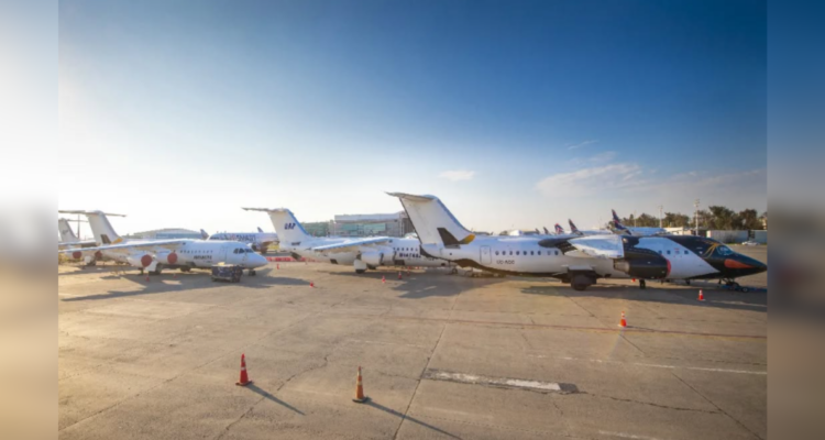 Avión presenta problemas en tren de aterrizaje y genera cierre de pista en Aeropuerto de Santiago