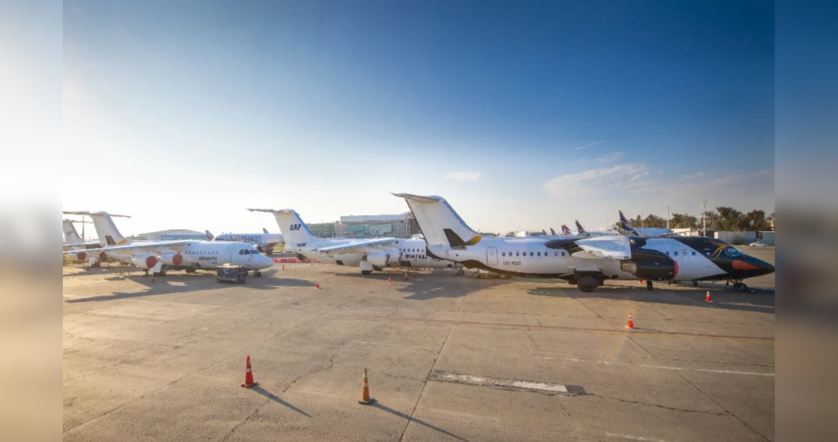 Avión presenta problemas en tren de aterrizaje y genera cierre de pista en Aeropuerto de Santiago