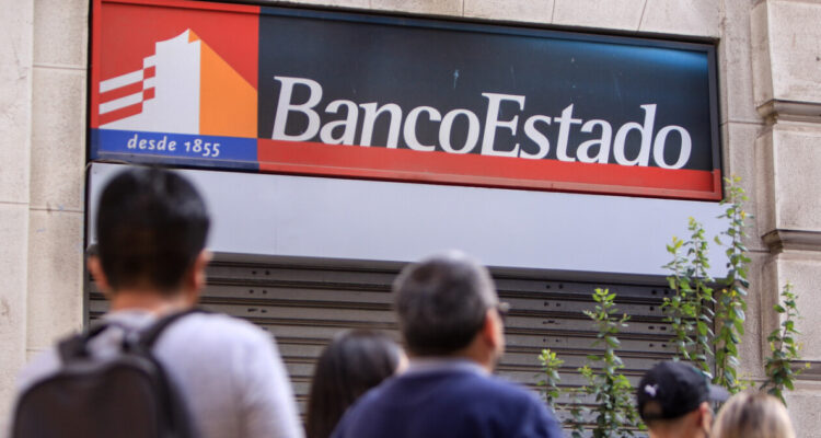 BancoEstado reporta “intermitencias” en servicios y usuarios advierten problemas al momento de pagar