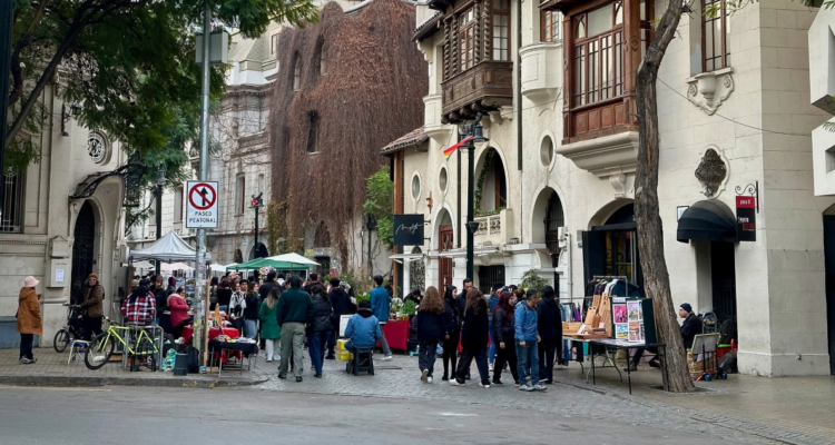 Santiago pide “un poco más de tiempo” para controlar el comercio ambulante en Barrio Lastarria