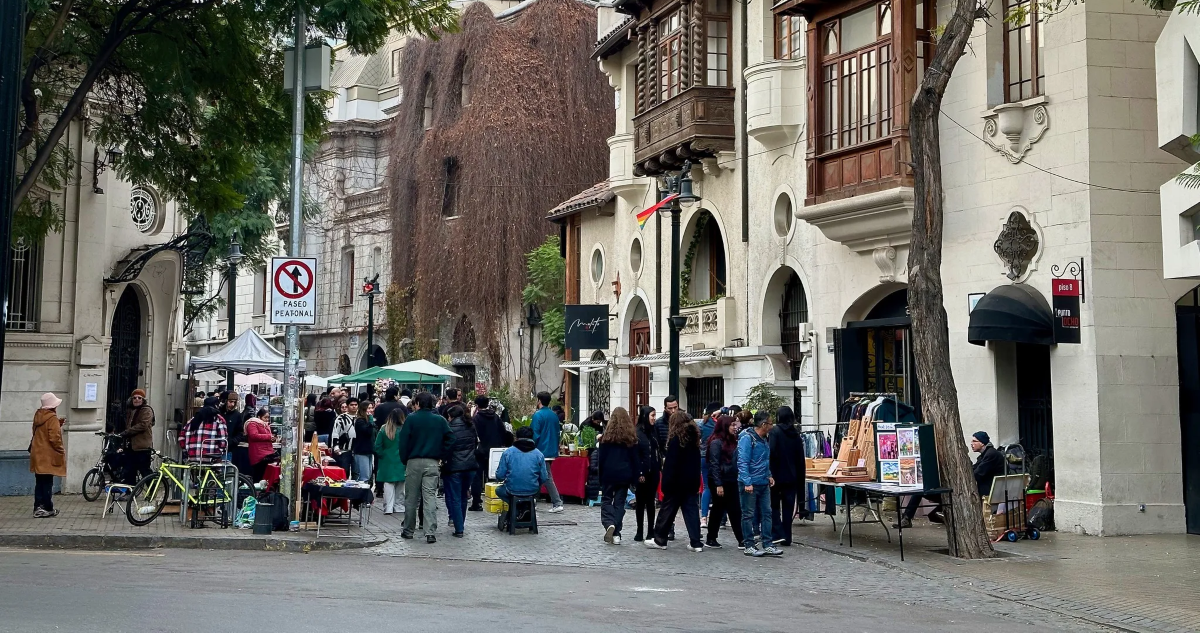 Santiago pide “un poco más de tiempo” para controlar el comercio ambulante en Barrio Lastarria