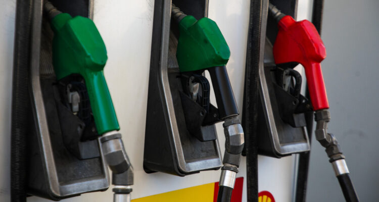 Primera alza del año: Enap confirma que bencinas subirán hasta $28,3 por litro desde este jueves