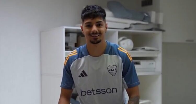 Williams Alarcón fue presentado como nuevo jugador de Boca Juniors.