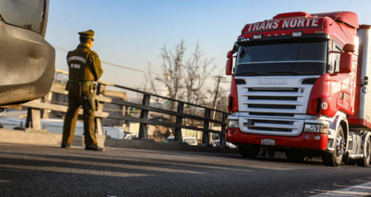 Camionero fue asaltado, secuestrado y luego abandonado en Ruta 5 Sur: Carabineros indaga el hecho