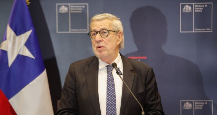 Gobierno destaca que Chile no tiene capacidad para recibir más migrantes