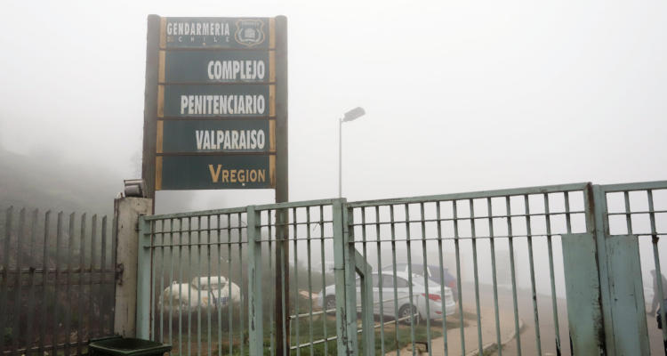 Frontis de cárcel de Valparaíso por prisión preventiva a acusados por secuestro en Los Andes