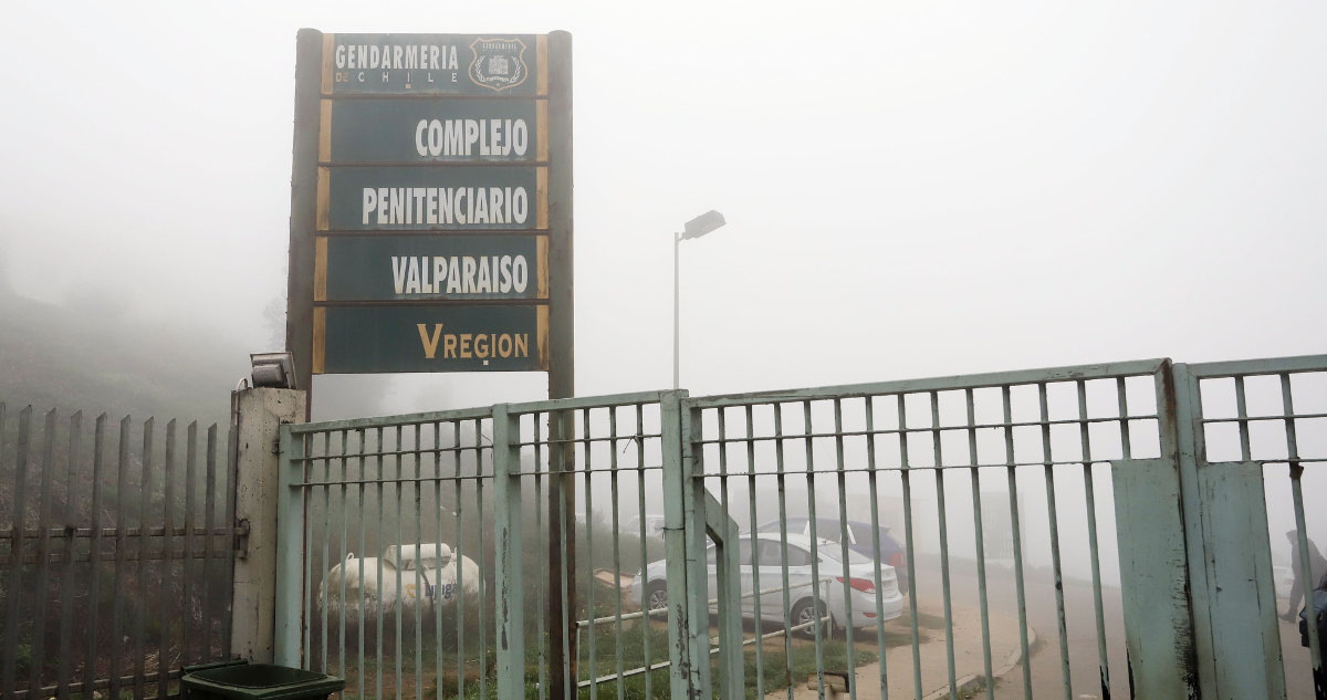 Frontis de cárcel de Valparaíso por prisión preventiva a acusados por secuestro en Los Andes
