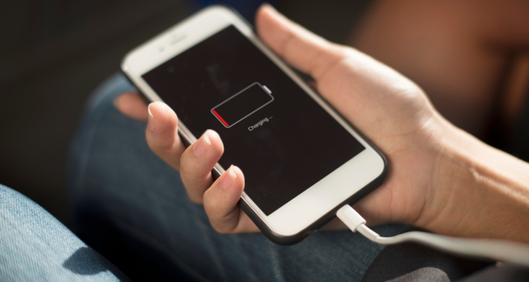 ¿Qué enchufar primero, el cargador o el celular? Lo que debes saber para evitar dañar su vida útil