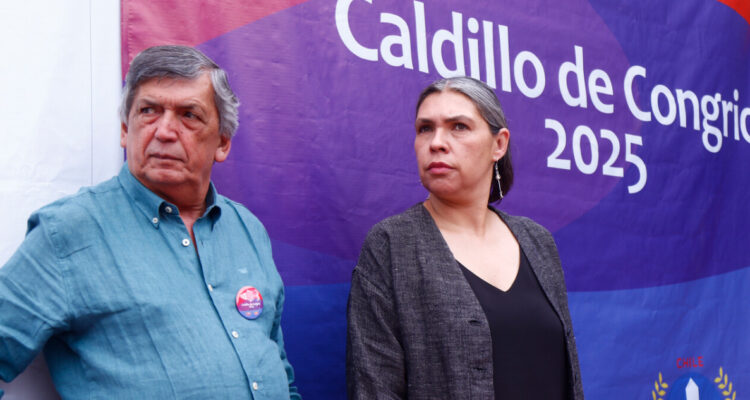 Carmona hace llamado al orden al interior del PC ante críticas de Jadue por reforma de pensiones