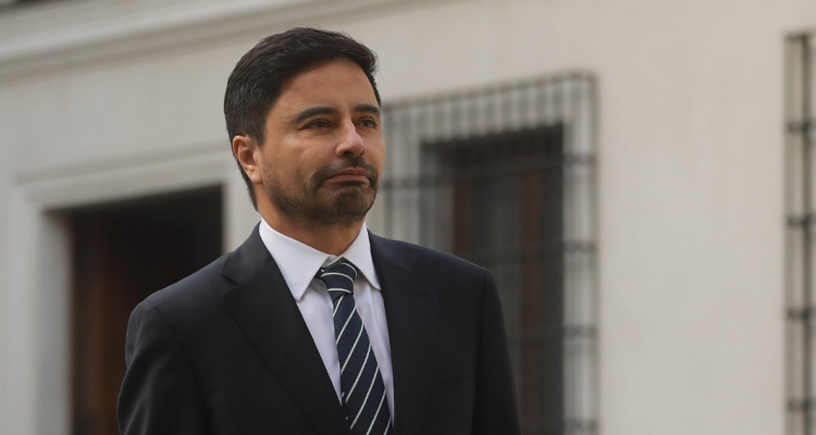 Carter propone “terminar todos los beneficios sociales para la migración ilegal”, incluyendo a niños