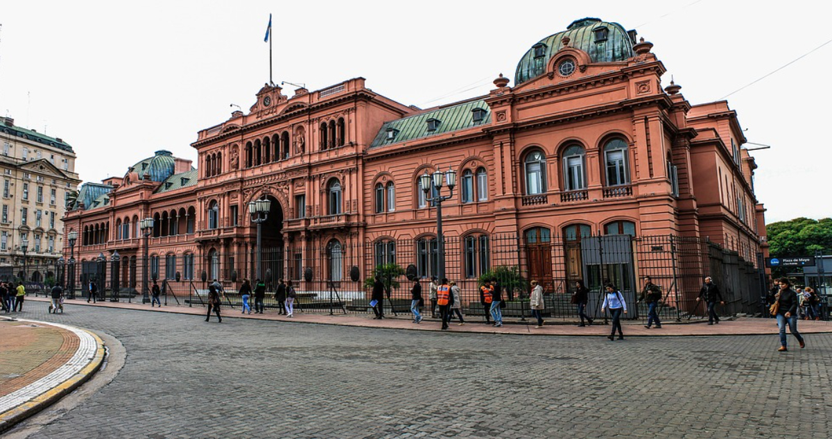 La recaudación tributaria de Argentina subió un 205,6% en 2024