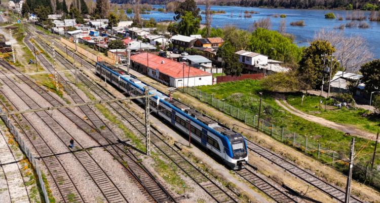 Delincuentes roban alambre conductor de electricidad e impiden salida del tren Corto Laja
