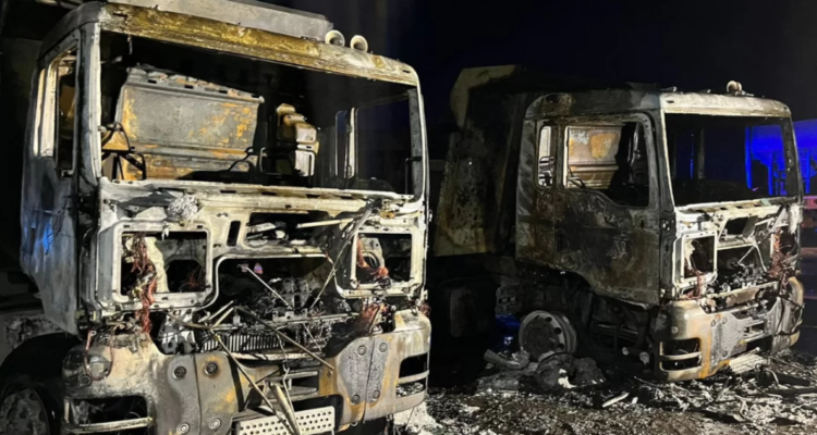 Bomberos descarta que haya sido atentado incendiario lo que afectó a camión en Nacimiento