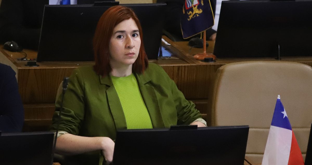“Y cagamos”: Los chats entre Catalina Pérez y Daniel Andrade luego que estalla el caso Democracia Viva