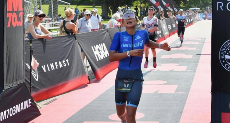 Mexicana Cecilia Pérez reafirma su favoritismo y gana con comodidad el Ironman 70.3 de Pucón