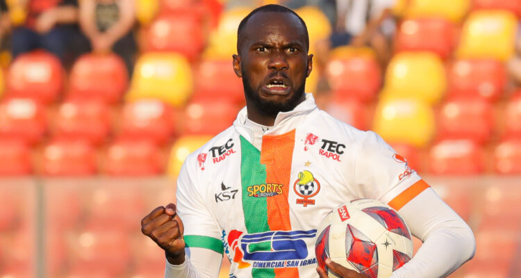 cecilio-waterman-jugando-para-cobresal