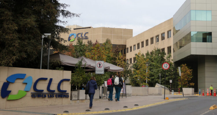 Para “restaurar” su viabilidad financiera: firma española ofrece US$60 millones por Clínica Las Condes
