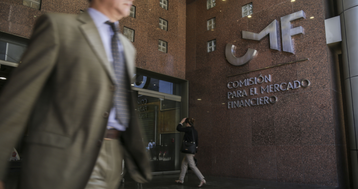 Por no enviar información a tiempo: CMF multa a dos administradoras de fondos de inversión privados