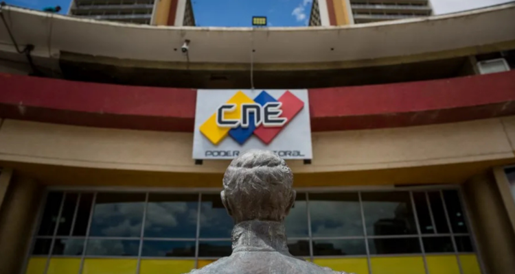 Imagen de archivo del busto de Simón Bolívar en la sede del CNE en Caracas, Venezuela
