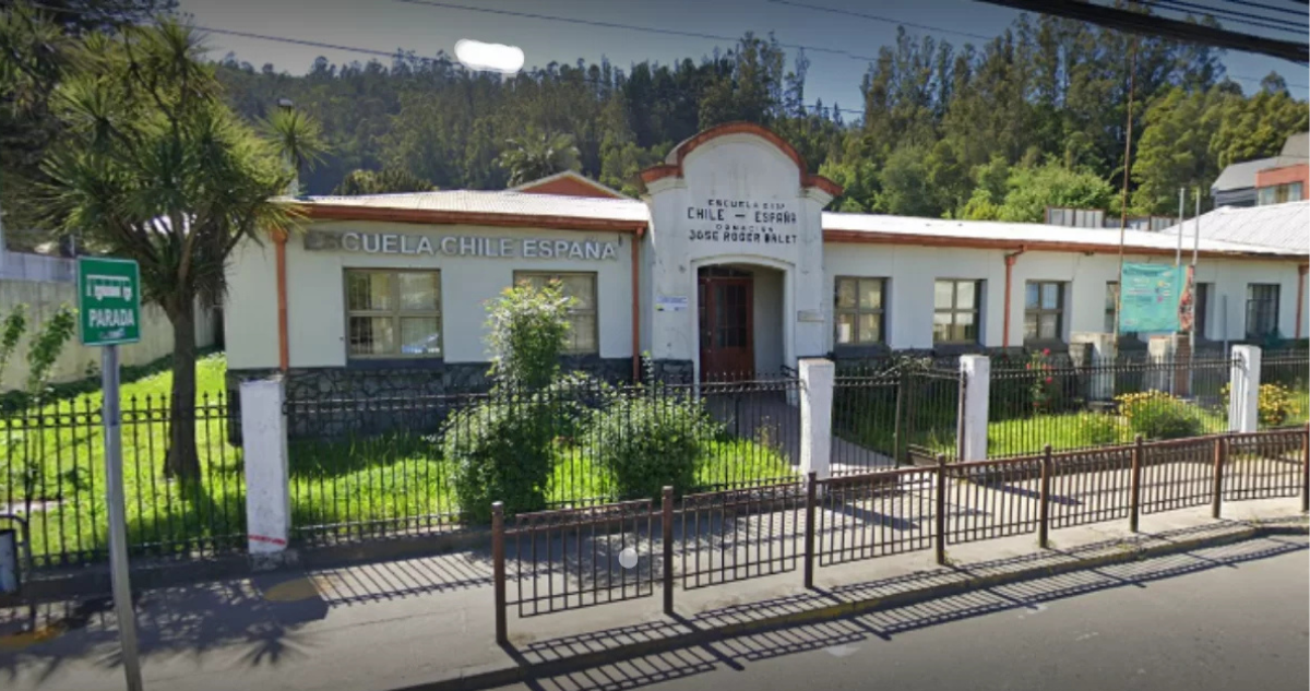 Frontis del colegio Chile España