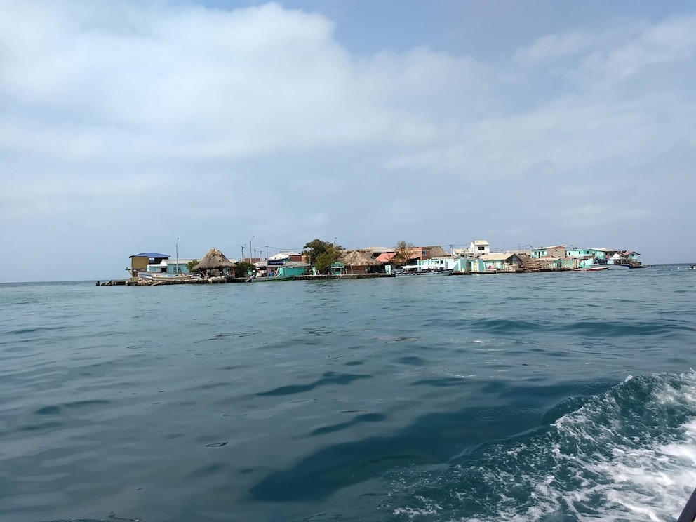 Así es la Isla Santa Cruz en Colombia, la más poblada del mundo.