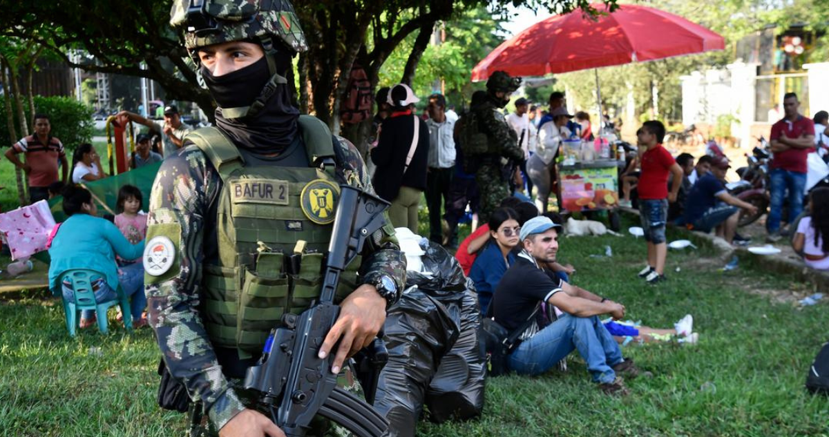 Soldados vigilan en el municipio de Tibú, Norte de Santander