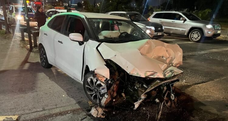 Conductor se da a la fuga tras accidente en Maipú: en su auto se encontraron latas de cerveza