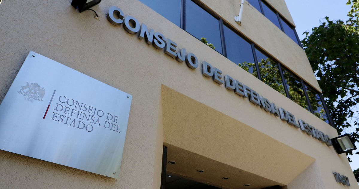 Frontis del Consejo de Defensa del Estado (CDE) por posible acción legal de sobreseído en arista Manicure de Caso Fundaciones