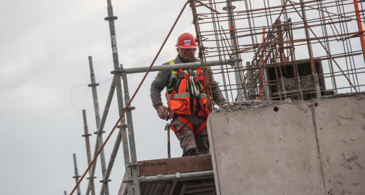 Inversión en construcción volvió a caer en 2024: CChC pide medidas de reactivación para el sector