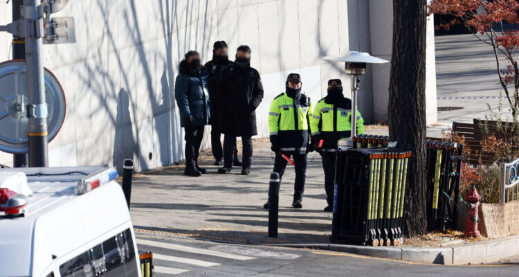 Responsables de la seguridad del presidente surcoreano ignoran una citación de la policía