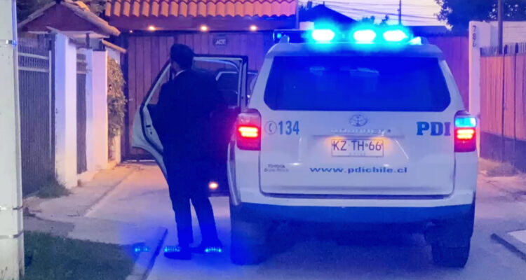 Delincuentes maniatan a familia y roban joyas en casa de Maipú: víctima pidió auxilio desde el techo