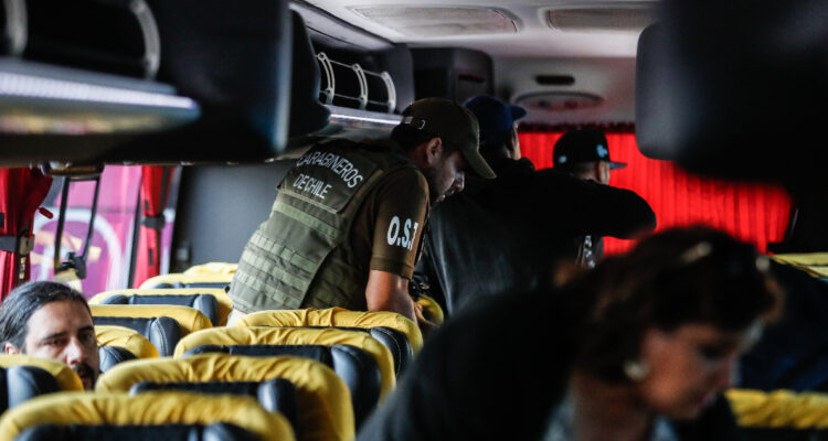 Pasajera denuncia robo al interior de buses condor