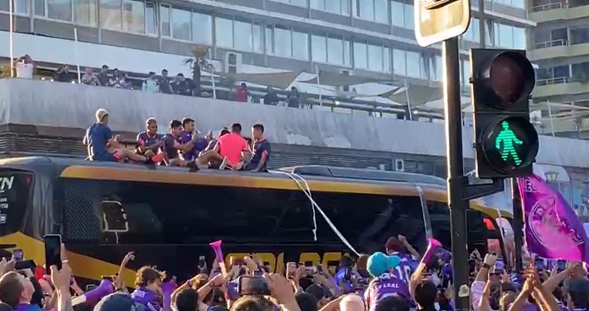 El festejo por Deportes Concepción junto a la Plaza de la Independencia penquista