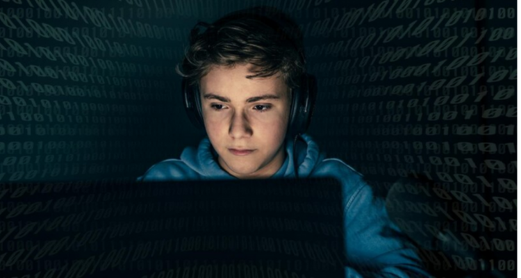 Desde su casas y por diversión: adolescente modificó rutas de barcos en el Mediterráneo en Italia