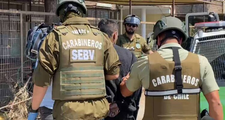 Desarticulan centro de acopio de vehículos robados en La Florida: un detenido con antecedentes