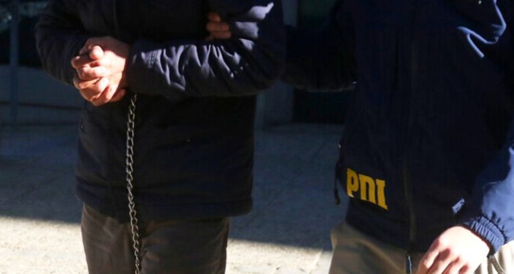 Detienen a hombre que atacó a otro con una motosierra durante una riña en Castro