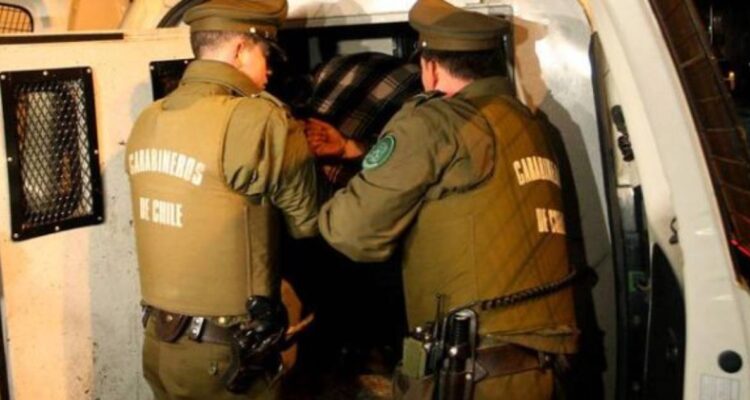 Detienen a sujeto con más de 2 mil dosis de droga para comercializarla en Cerro Navia