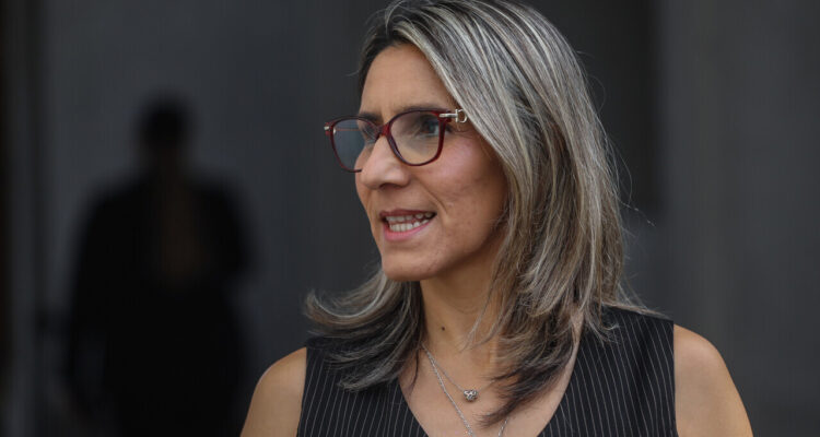 La diputada de Demócratas, Erika Olivera, tuvo un accidente de tránsito mientras se dirigía al Congreso, en la Ruta 68, en el sector del peaje Quintay