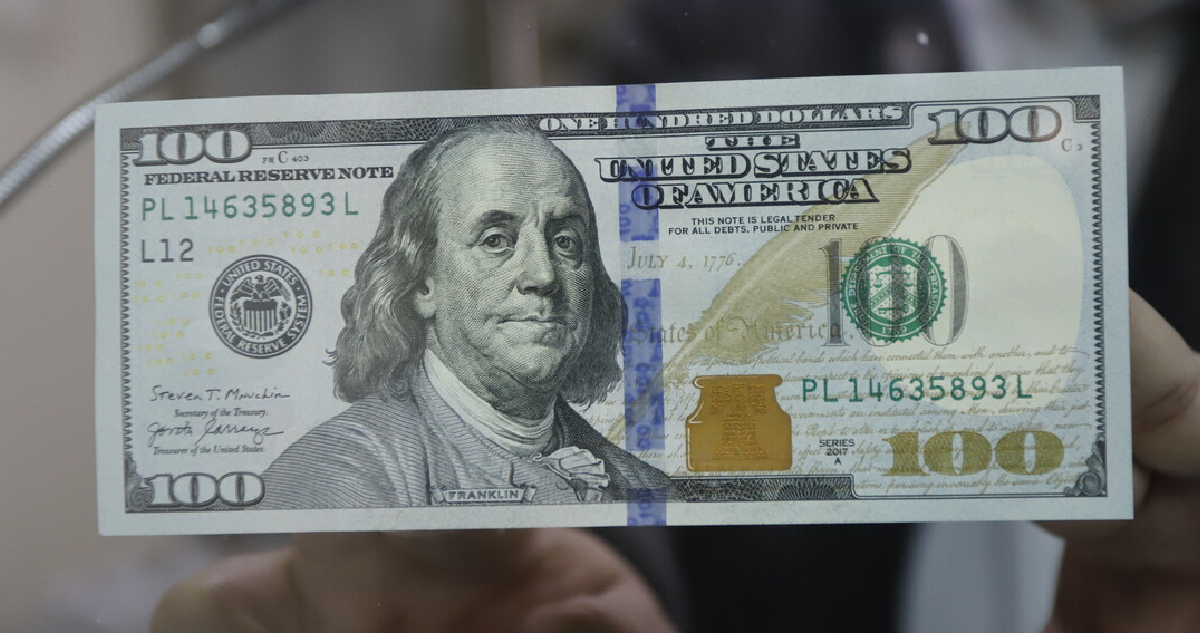 Dólar abre con alzas y los inversores siguen atentos los movimientos de Trump