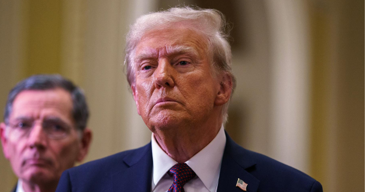 Donald Trump por pasaportes con género X