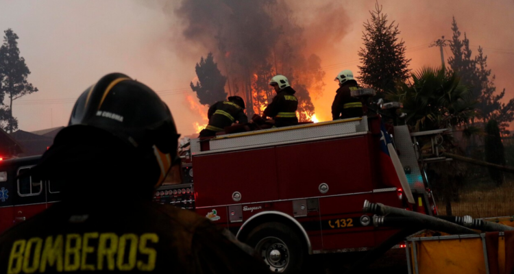 Dos heridos, una vivienda quemada y 1.600 hectáreas consumidas deja incendio sin control en San Javier